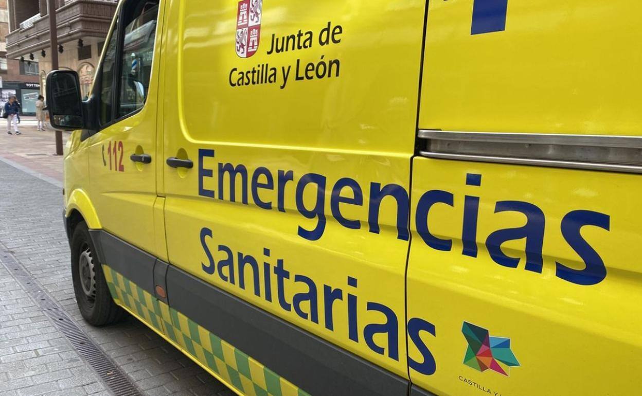 El herido fue trasladado en Uvi móvil al Hospital El Bierzo.