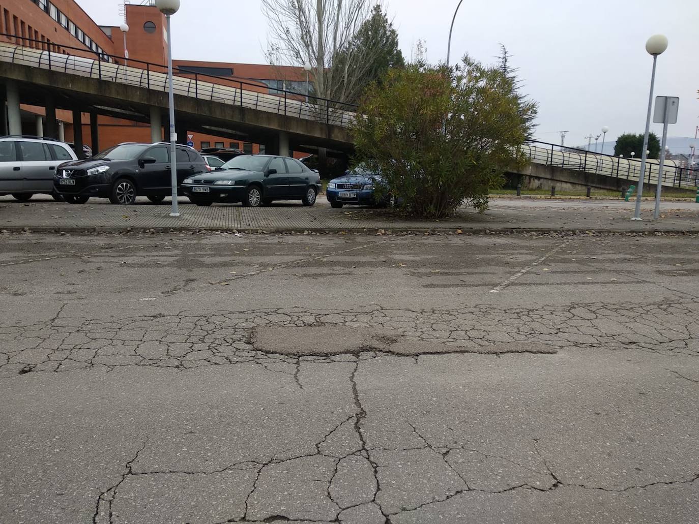 Una carrera de obstáculos para acceder al Hospital del Bierzo
