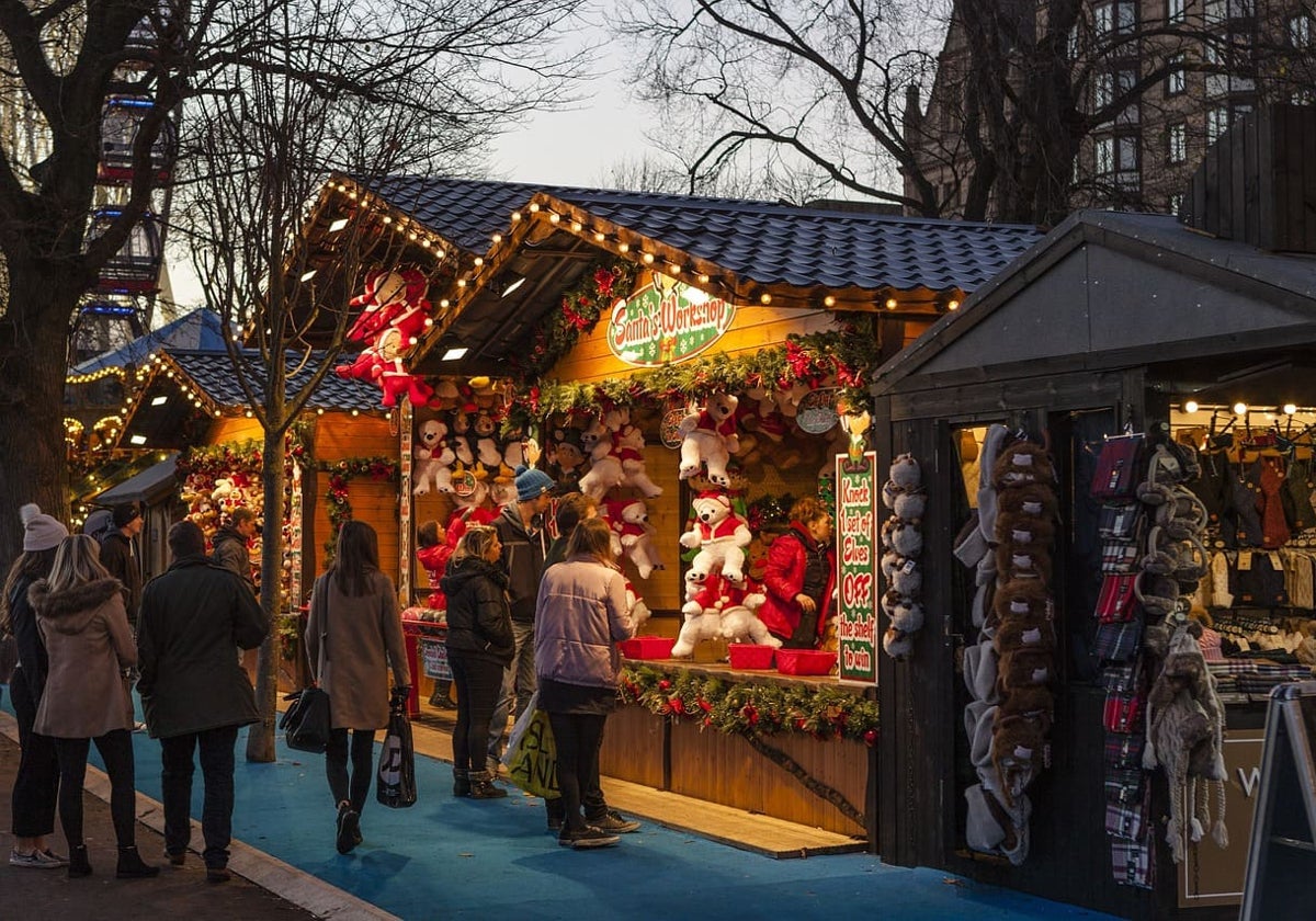Foto de archivo de un mercado navideño.