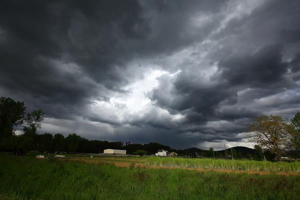 Nubes negras de una tormenta en El Bierzo.
