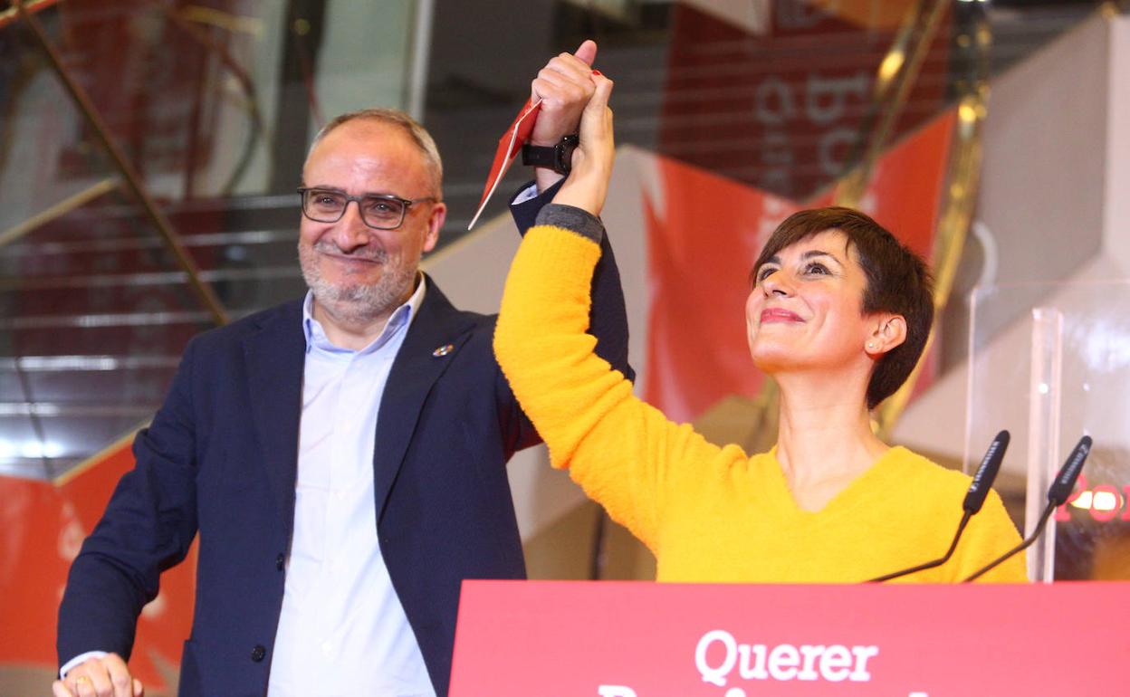 La ministra Isabel Rodríguez, junto al candidato del PSOE a la alcadía de Ponferrada, Olegario Ramón.