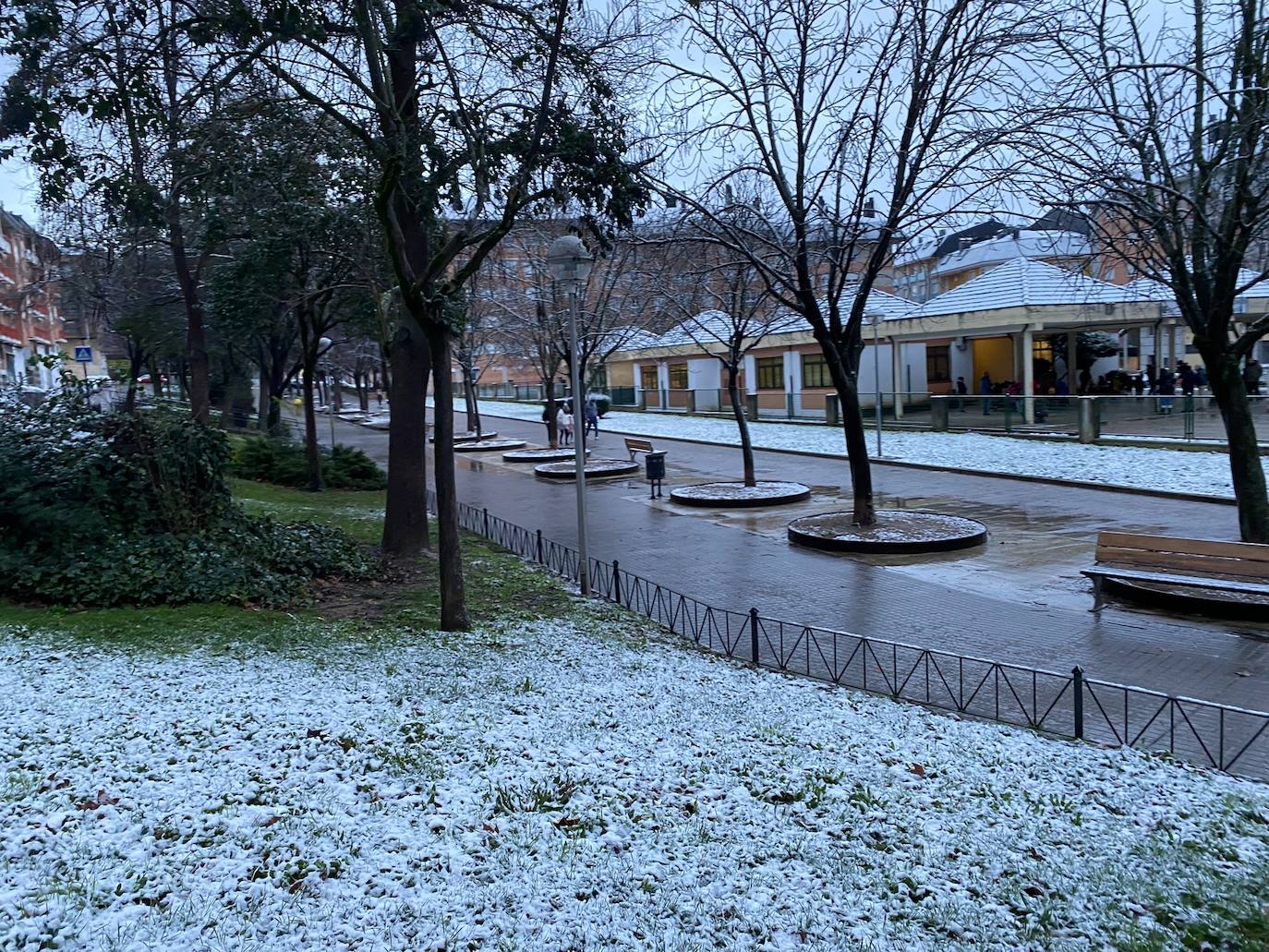 Ponferrada amanece teñida de blanco. 