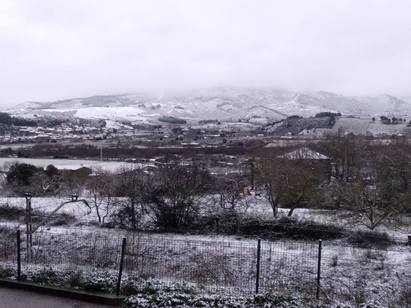 Ponferrada amanece teñida de blanco. 