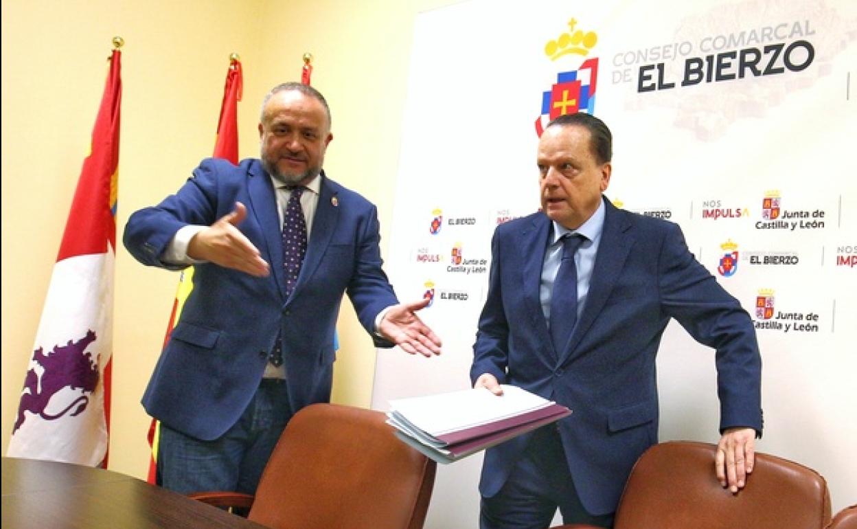 El presidente del Consejo de Cuentas y el presidente del Consejo del Bierzo, durante la visita institucional.