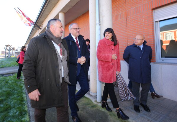 La secretaria de Estado de Telecomunicaciones e Infraestructuras Digitales, María González, en su visita al Bierzo.