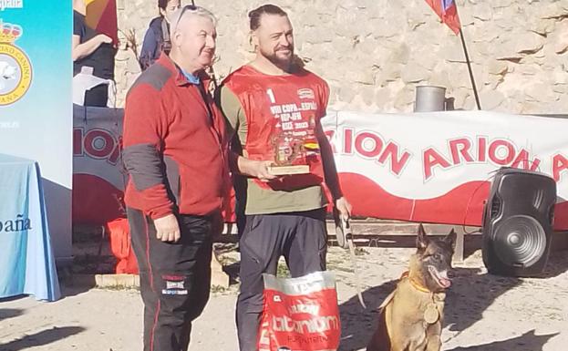 El berciano José Almeida y su perra Gaia se cuelgan el bronce en la Copa de España de Rastreo IFH