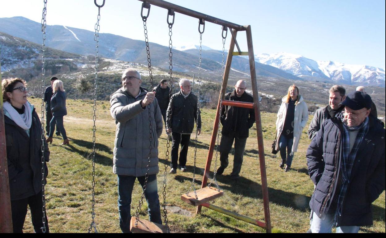 El alcalde visita la localidad de Espinoso de Compludo.