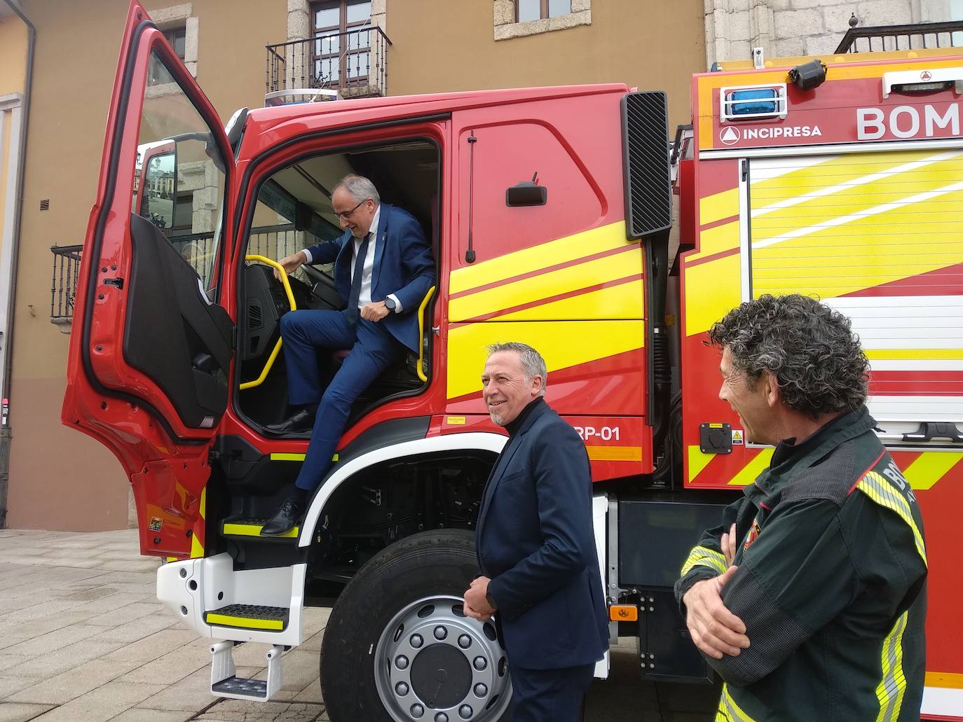 Presentación del nuevo camión de Bomberos de Ponferrada.