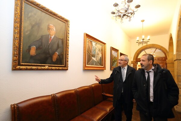 El secretario de Estado de Infraestructuras junto al alcalde de Ponferrada, durante la visita.