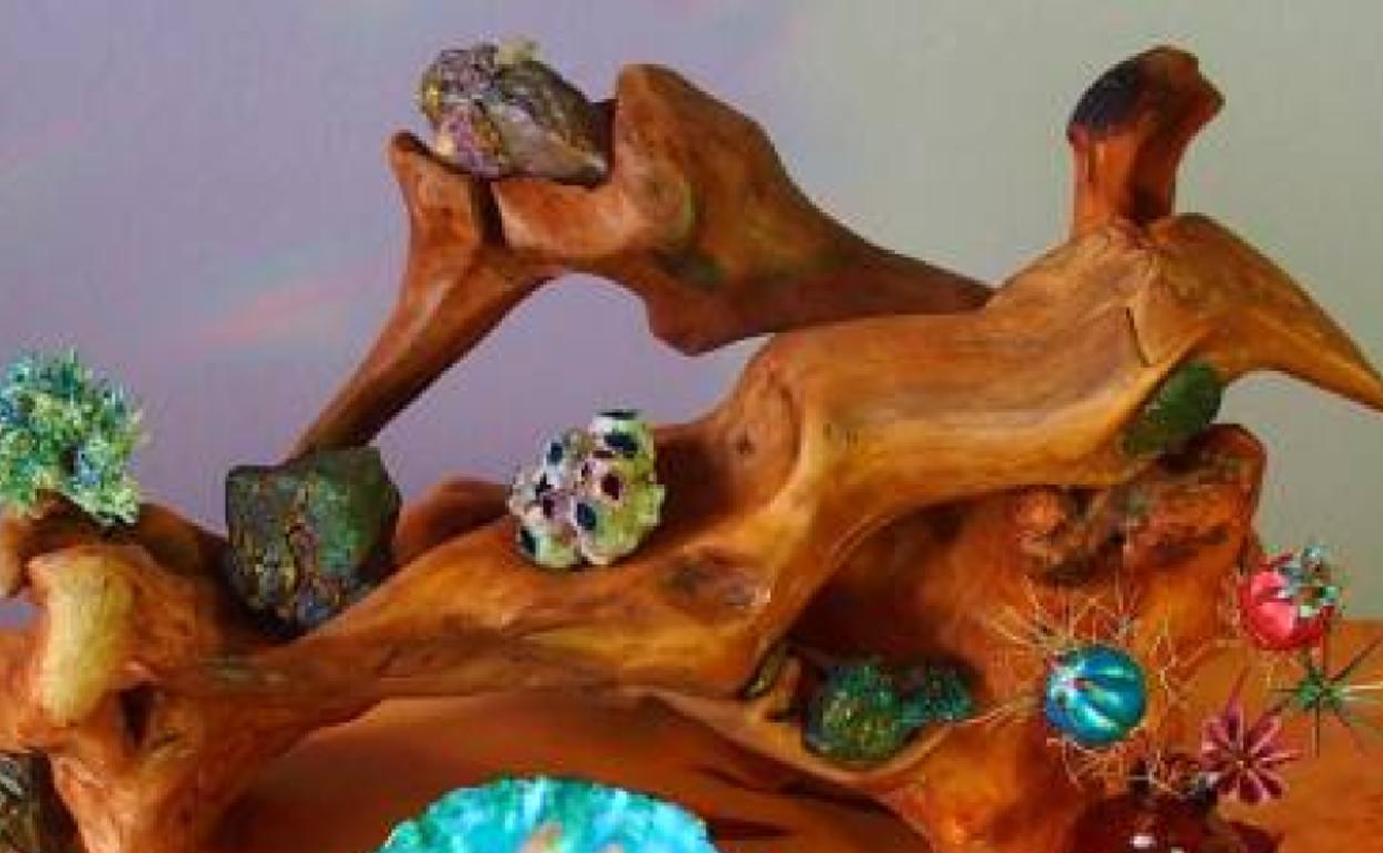 La Casa de las Culturas de Bembibre expone las 'Indecisiones' del escultor José Garzón Tejerina.