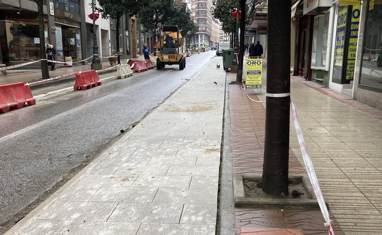 Obras en la avenida de la Puebla de Ponferrada.