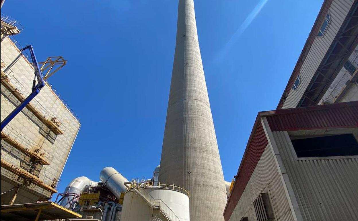 Labores de desmantelamiento de la central térmica de Compostilla II en Cubillos del Sil. 