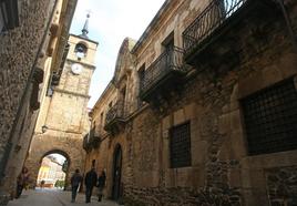 Imagen de la calle del Reloj de Ponferrada donde era habitual la presencia de Daniel.