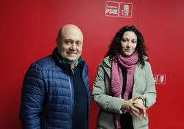 La alcaldesa de Páramo del Sil junto al procurador berciano del PSOE Javier Campos.