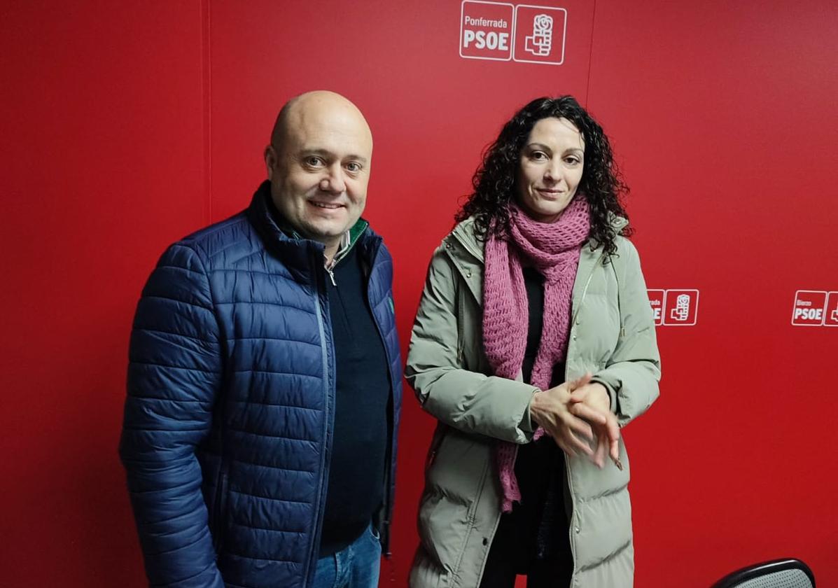 La alcaldesa de Páramo del Sil junto al procurador berciano del PSOE Javier Campos.
