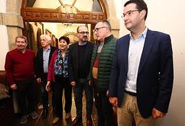 El alcalde de Ponferrada y la presidenta en funciones del IEB (C), en la presentación de las actividades en favor del instituto.