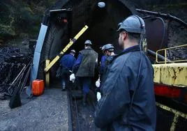 Mineros del Pozo Salgueiro en el último día de la minería en El Bierzo.