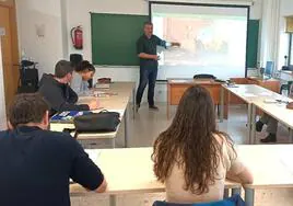 Imagen de la jornada de formación a alumnos de Forestales y Ciencias Ambientales del Campus de Ponferrada.
