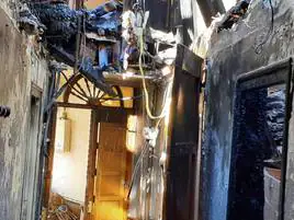 El voraz incendio calcinó por completo la vivienda de Dori y Natividad en Valseco