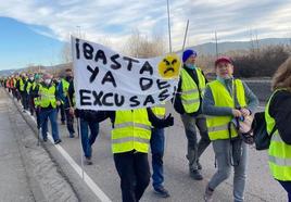 Imagen de la Marcha Blanca de 2022 en defensa de la sanidad pública del Bierzo y Laciana.