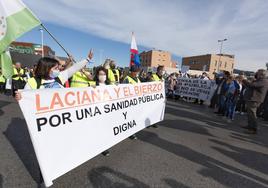 Imagen de la Marcha Blanca de 2022 en defensa de la sanidad pública del Bierzo y Laciana.