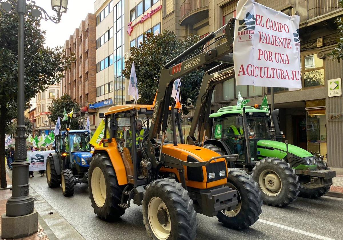 Agricultores y ganaderos del Bierzo se unen a las protestas con una tractorada