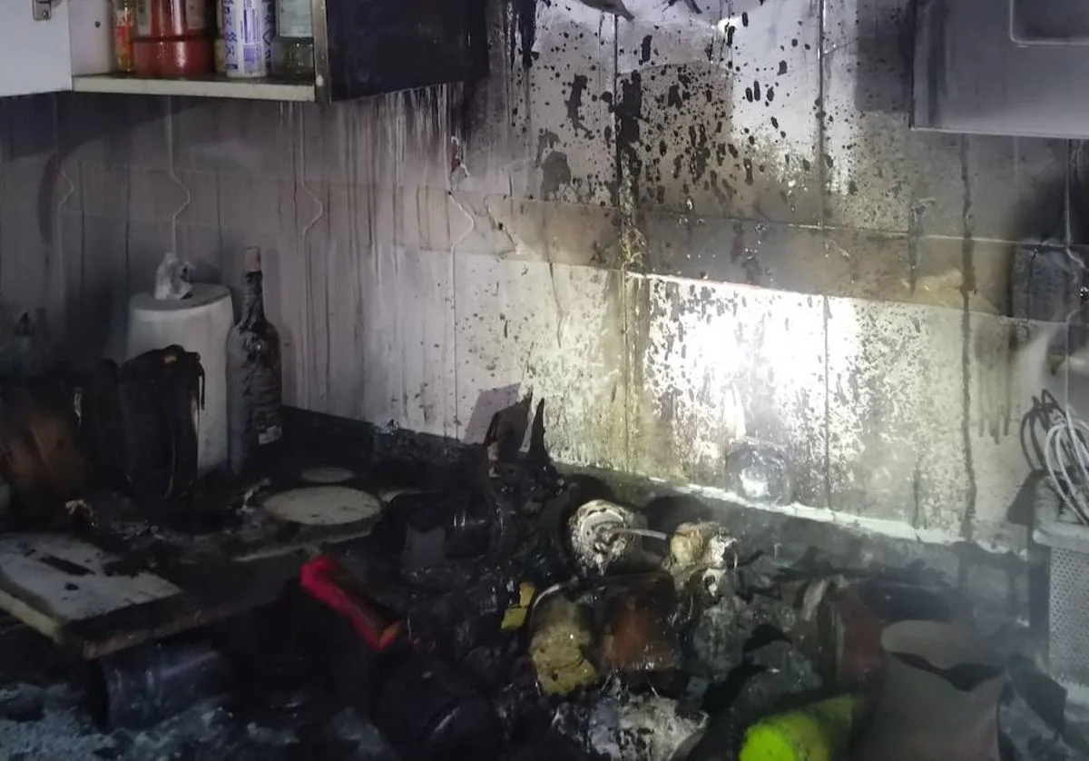 La cocina del piso fue la única estancia afectada por el fuego.