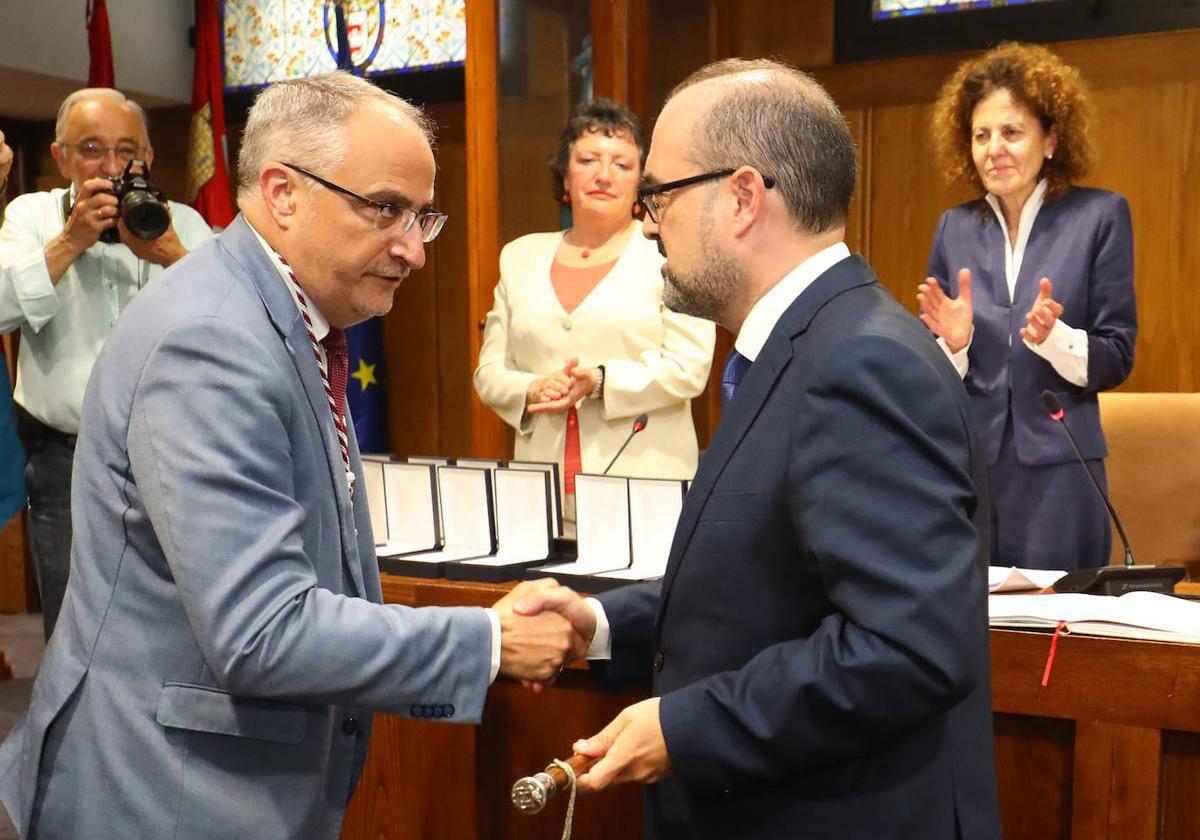 Olegario Ramón y Marco Morala, tras la investidura de este último como alcalde de Ponferrada.