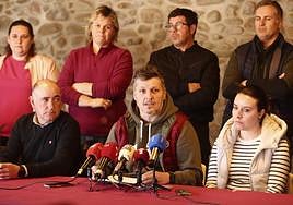 Miembros de la ABA durante la comparecencia para explicar los motivos de la tractorada del jueves.