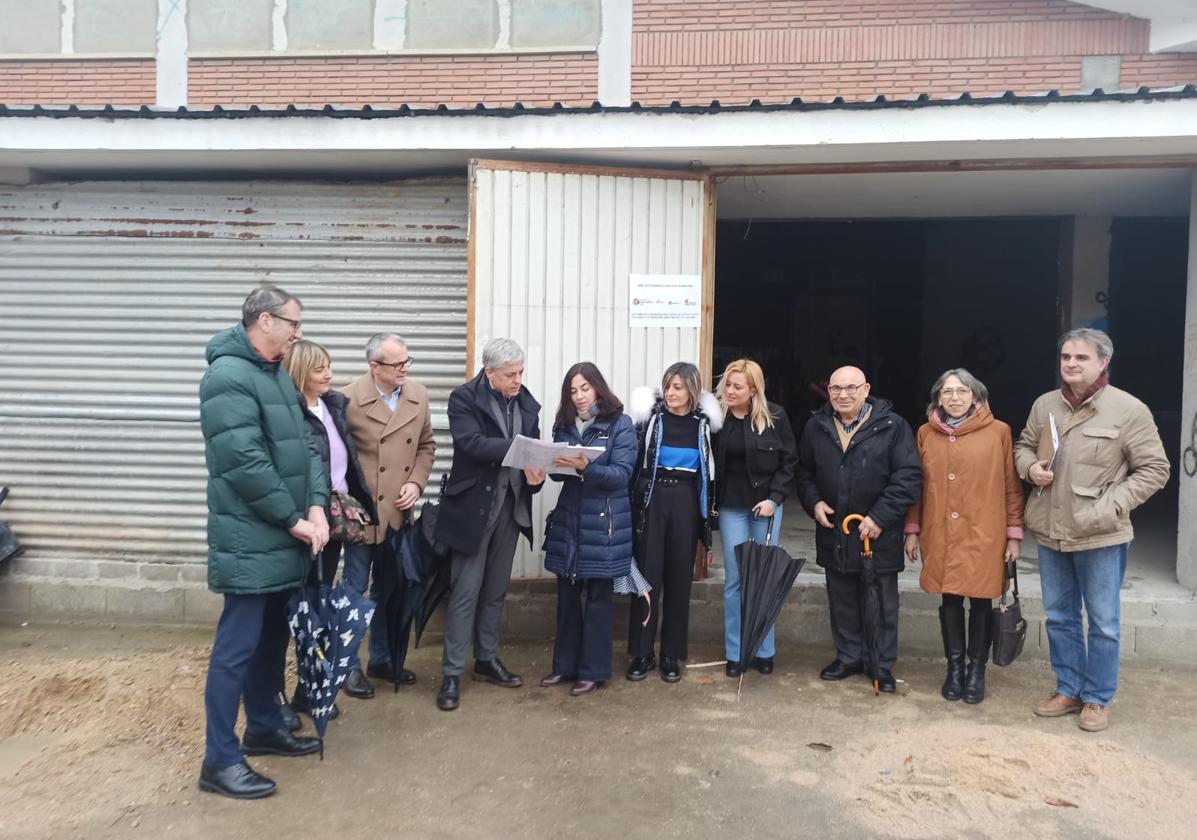 El delegado de la Junta (4I) visitó las instalaciones de la asociación en Ponferrada.