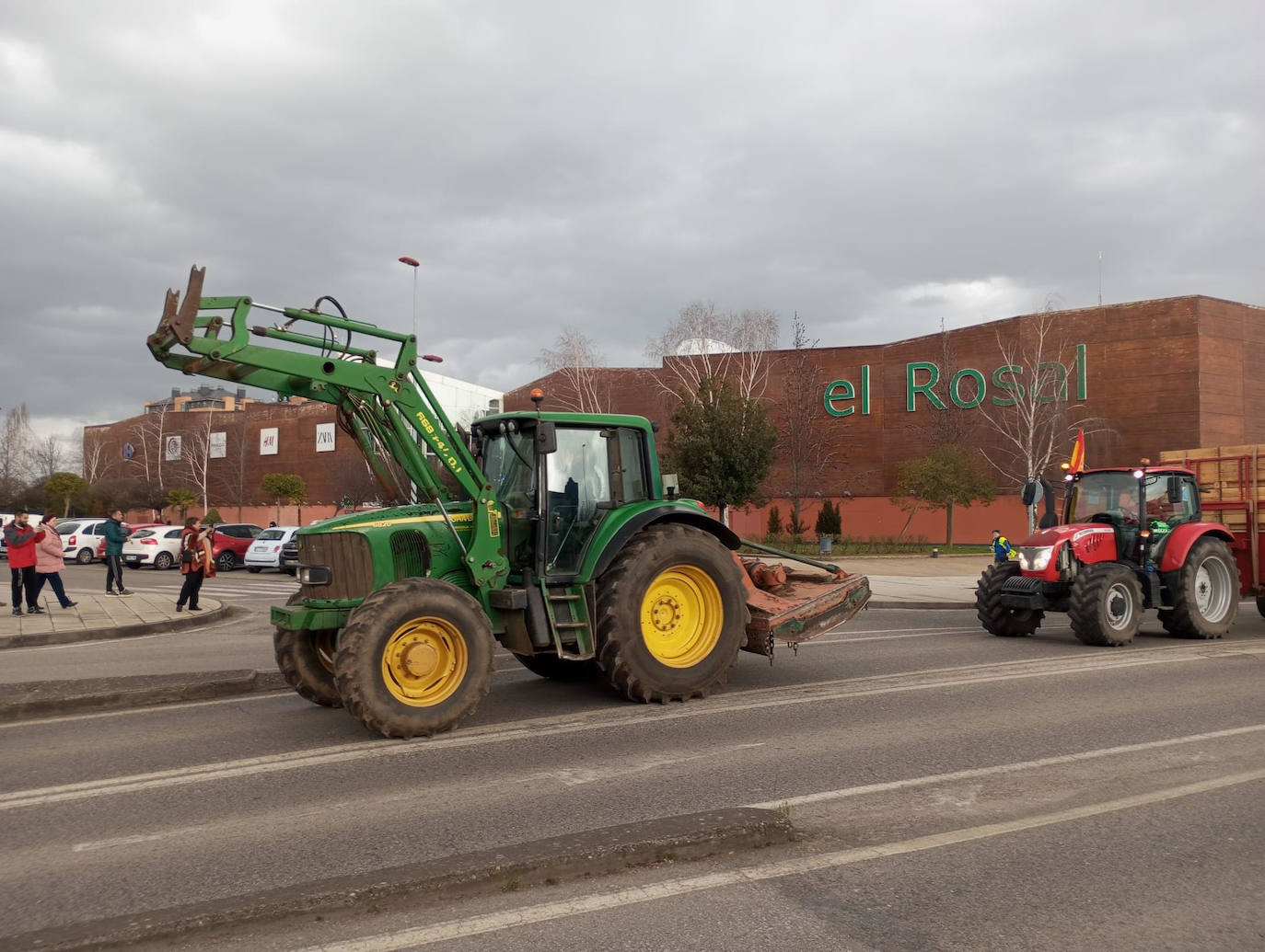 Más de 150 tractores recorrieron las calles de Ponferrada en una protesta histórica del campo berciano.