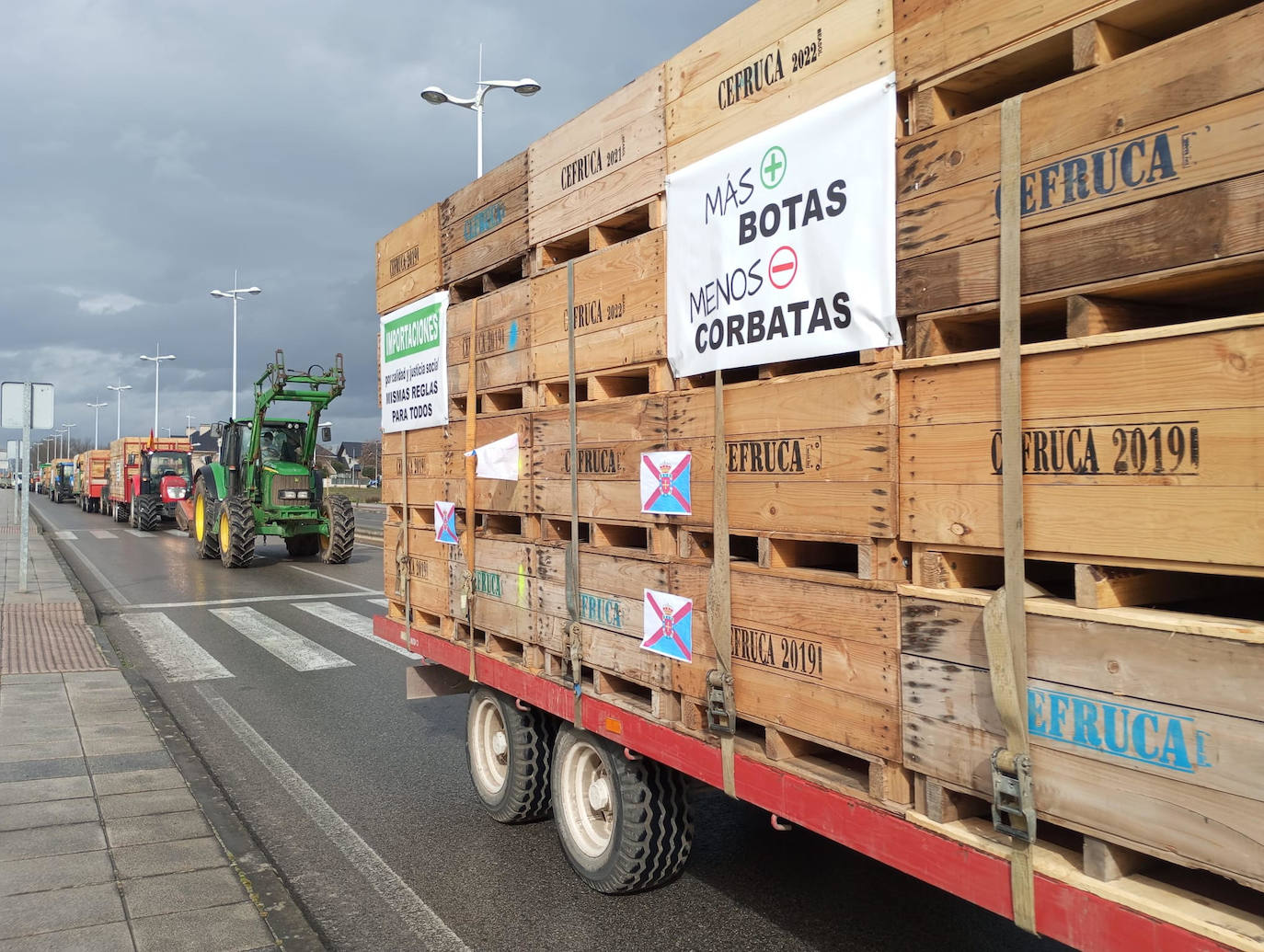 Más de 150 tractores recorrieron las calles de Ponferrada en una protesta histórica del campo berciano.