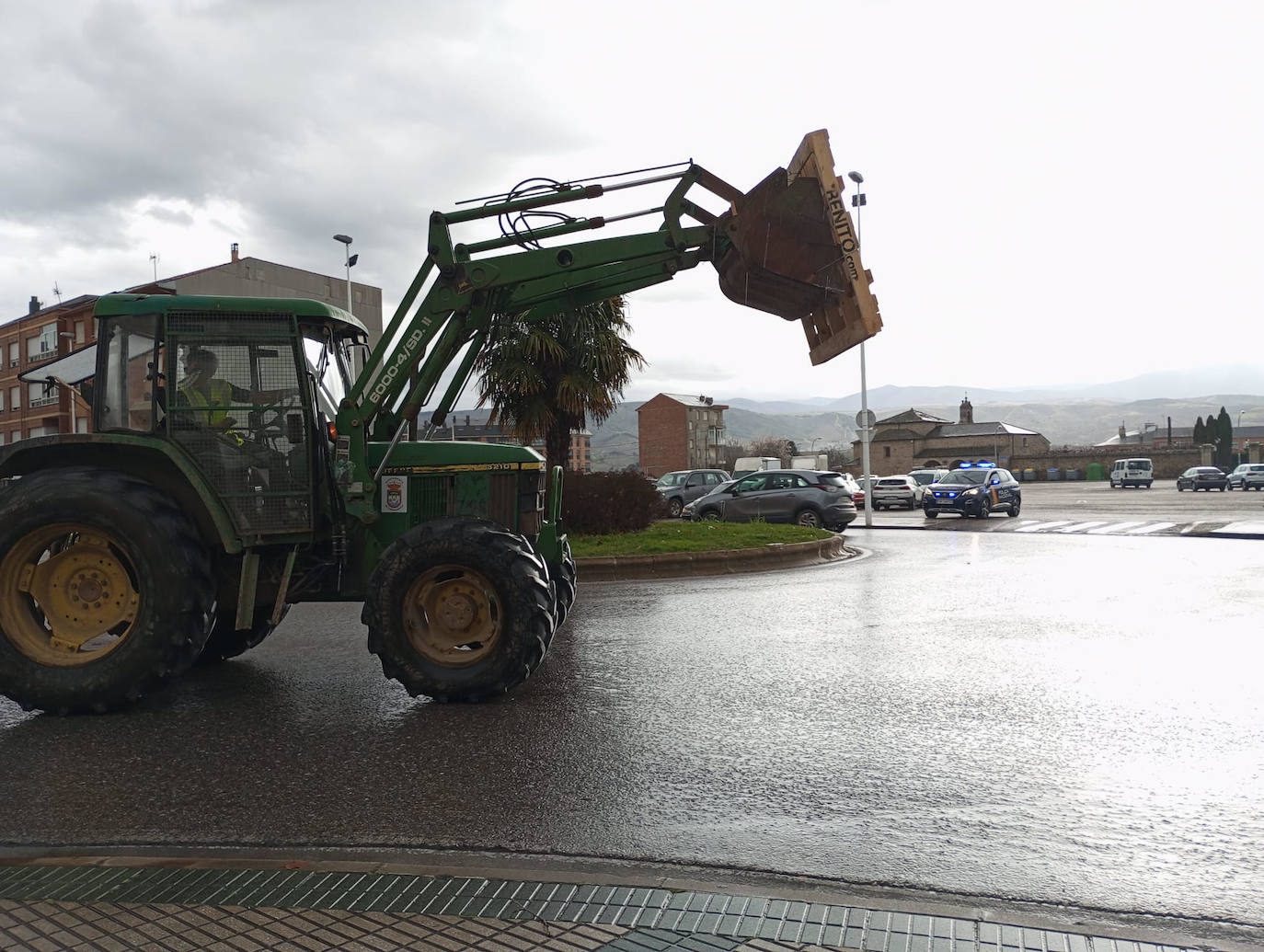 Más de 150 tractores recorrieron las calles de Ponferrada en una protesta histórica del campo berciano.