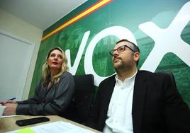 Los concejales de Vox en Ponferrada, Patricia González y Gerardo González.