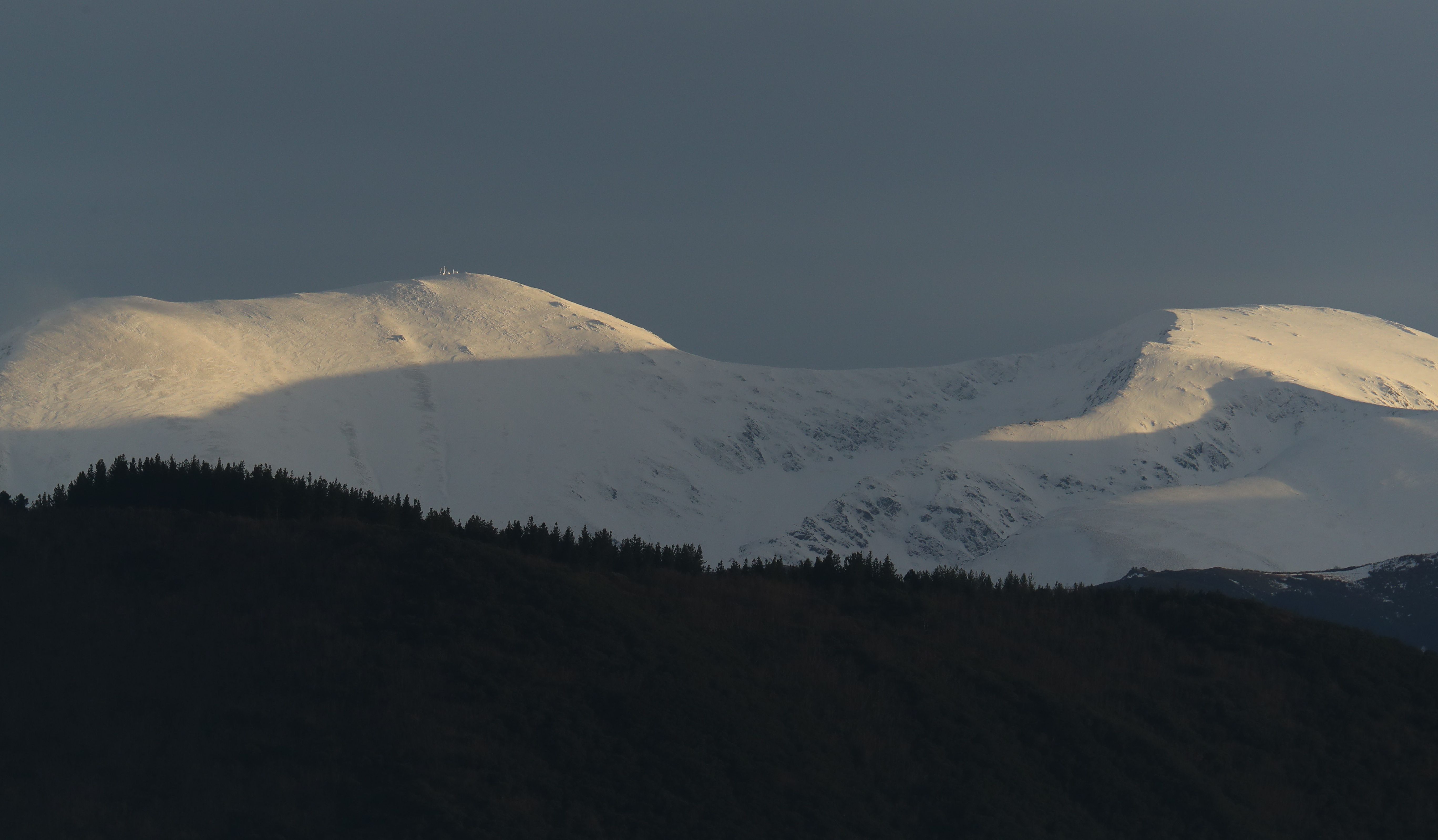 Imagen del Morredero y de los montes Aquilianos nevados.