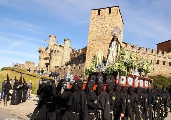 Imagen de la procesión del Encuentro del Viernes Santo en Ponferrada.