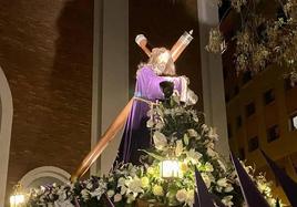 El paso de Jesús Nazareno de 'El Silencio' preside la procesión del Miércoles Santo en Ponferrada.