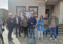 Los representantes del PSOE de León, en la manifestación de Fabero en defensa de la sanidad rural.