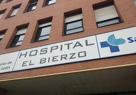 Fachada principal del Hospital Universitario de El Bierzo.