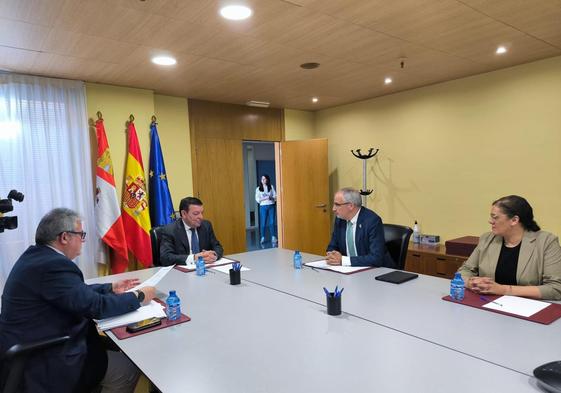 El presidente del Consejo se reunió con el consejero de Presidencia en Valladolid.