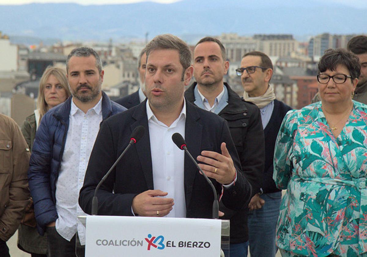 El secretario general de Coalición por El Bierzo Iván Alonso, en un acto electoral.