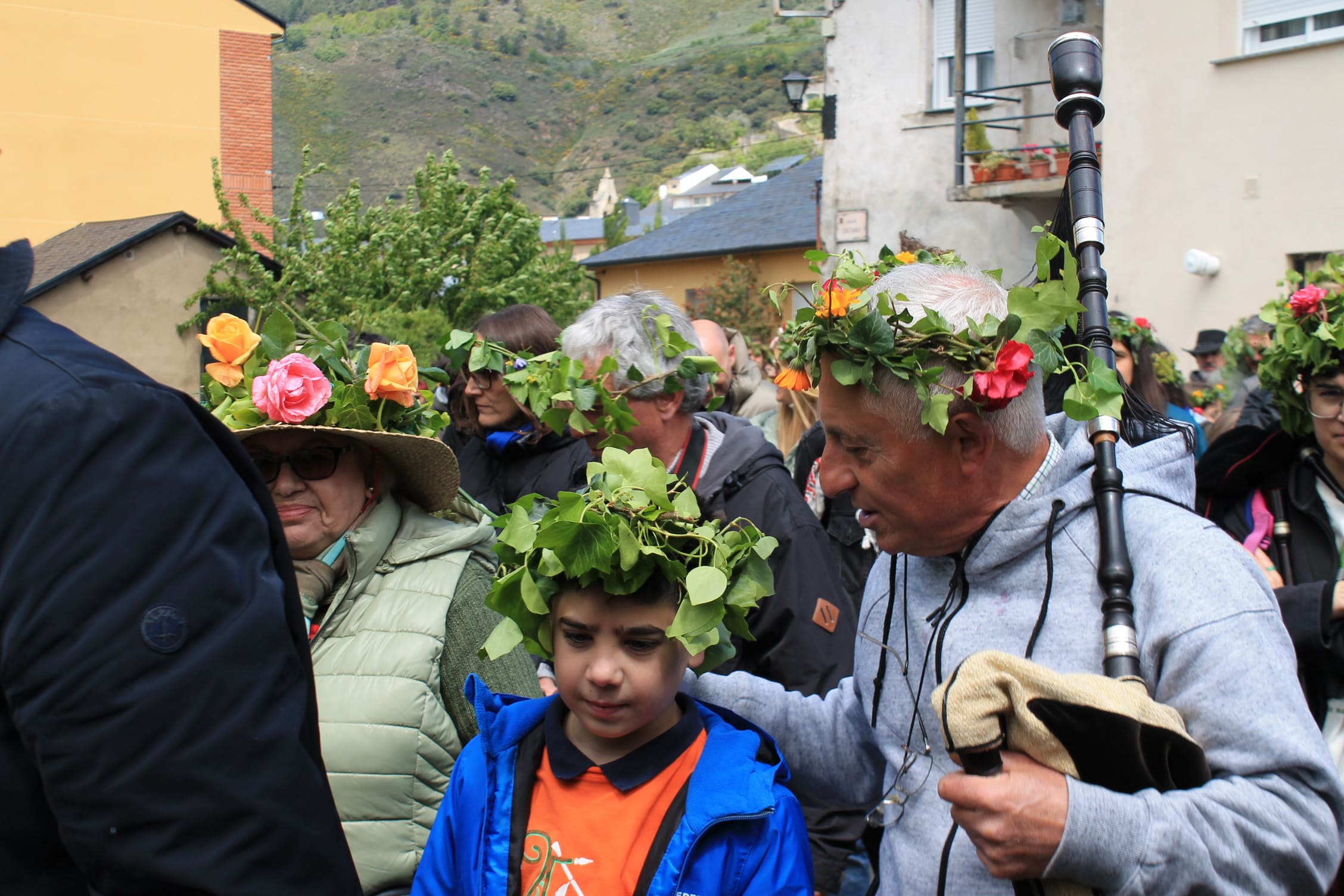 Los Maios tiñen de verde Villafranca