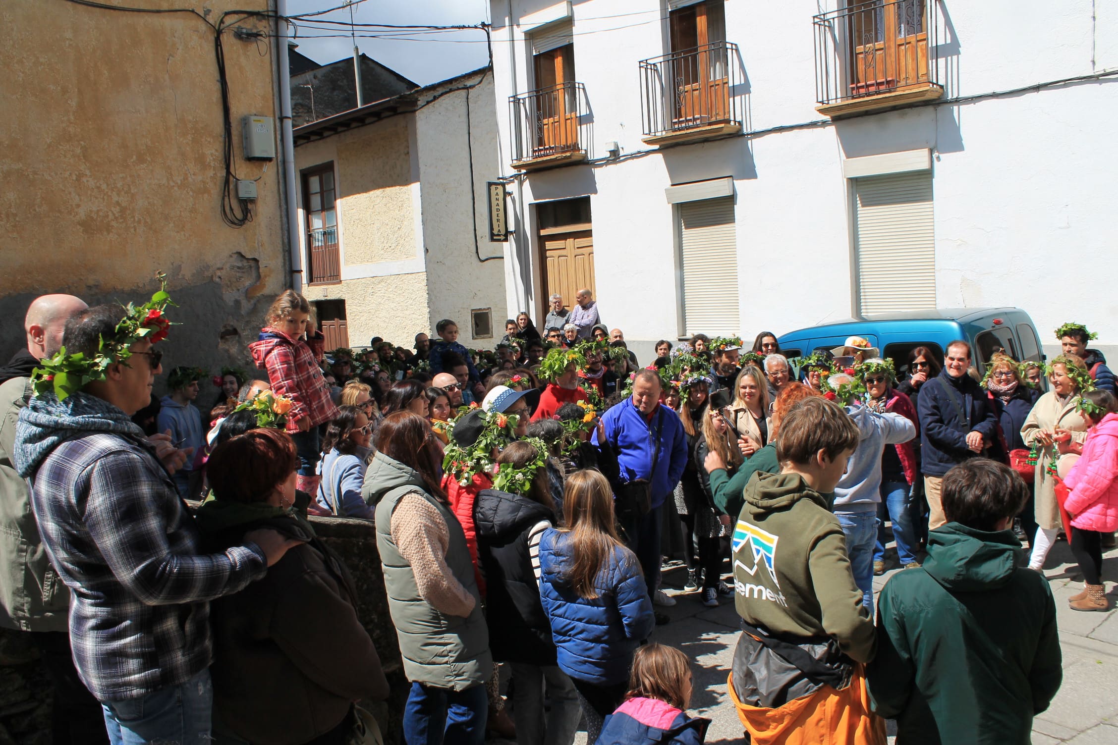 Los Maios tiñen de verde Villafranca