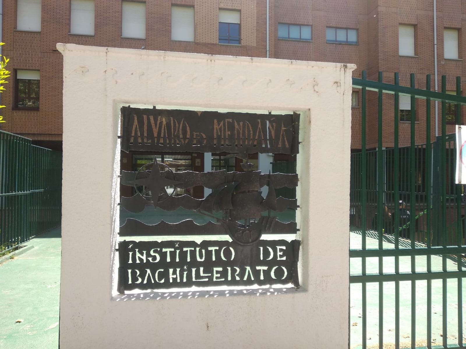 Múltiples heridos tras desplomarse una escalera en un instituto de Ponferrada