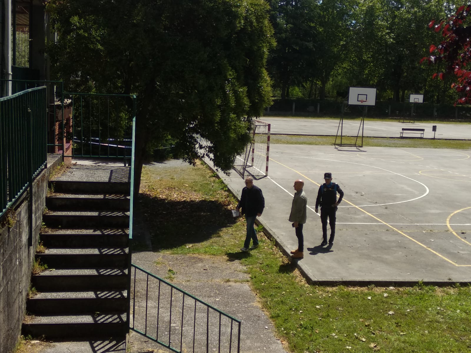 Múltiples heridos tras desplomarse una escalera en un instituto de Ponferrada