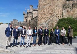 Los integrantes de la Comisión Territorial de Patrimomio se reunieron en el Castillo de los Templarios de Ponferrada.