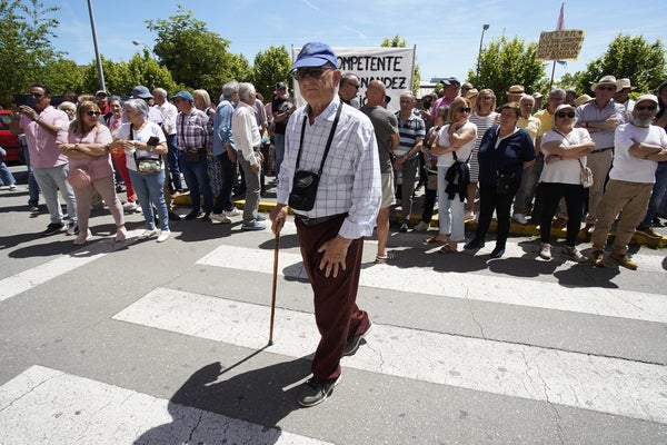 Concentración por la sanidad pública en el hospital El Bierzo de Ponferrada.