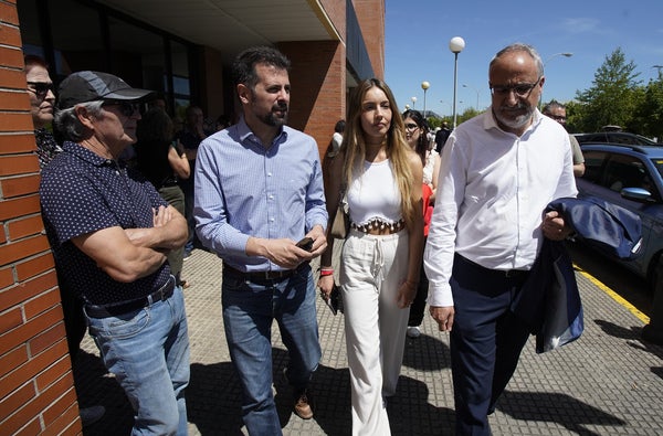 Concentración por la sanidad pública en el hospital El Bierzo de Ponferrada.