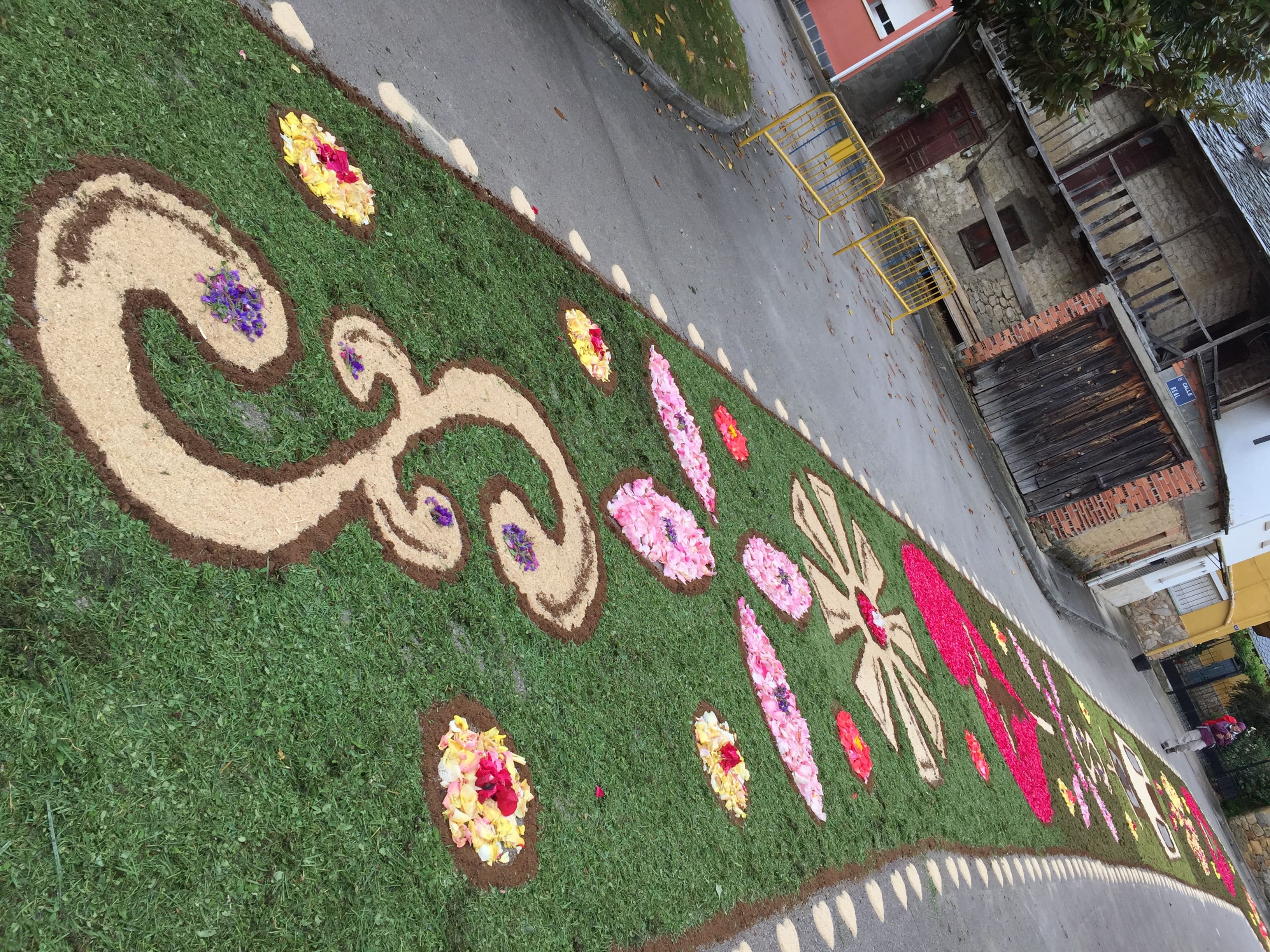 Las alfombras florales que llenaban las calles de color