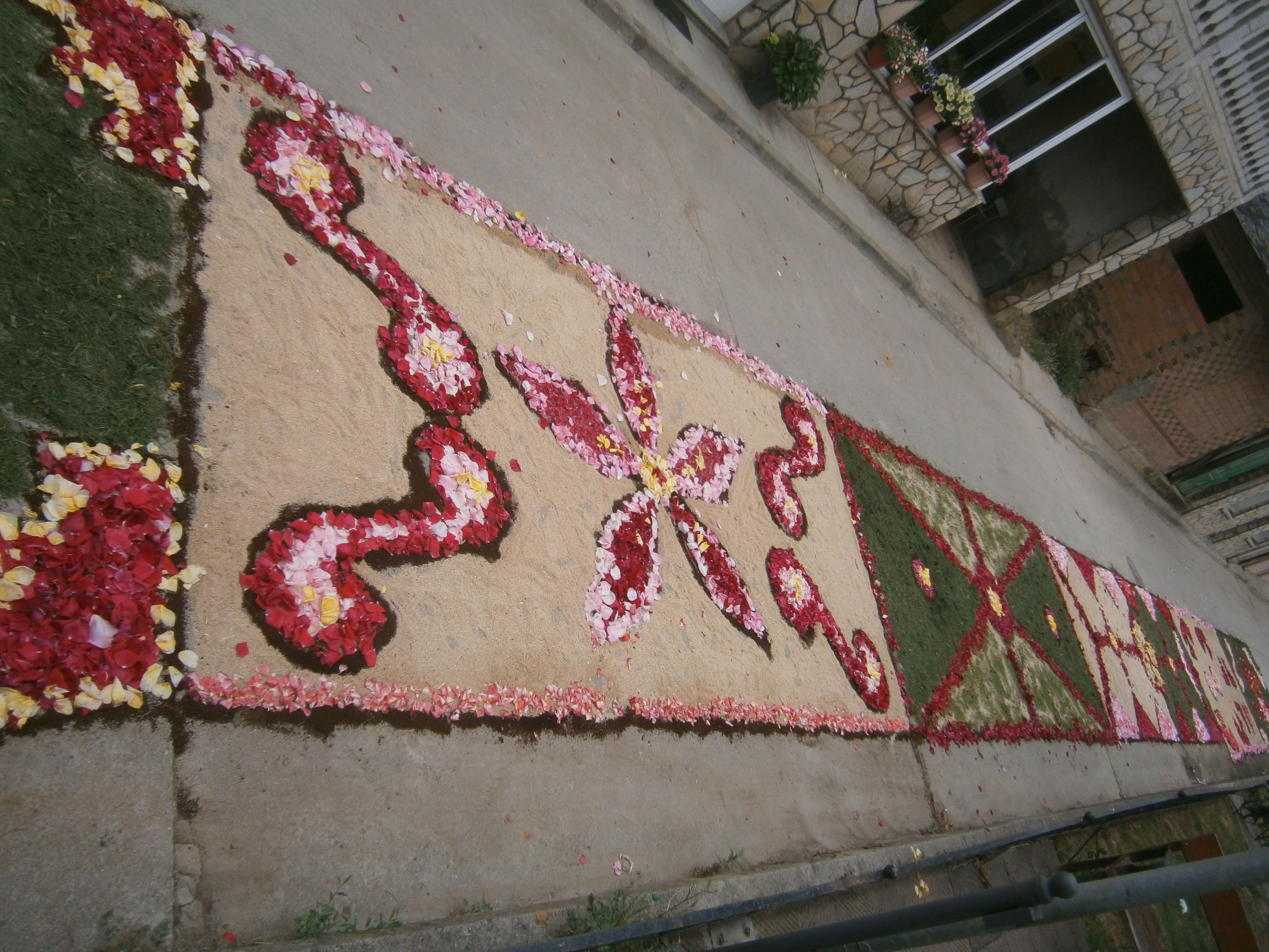Las alfombras florales que llenaban las calles de color